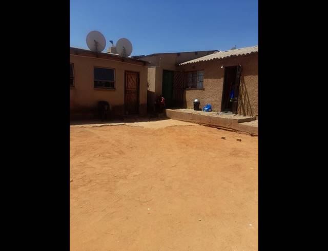 4 BEDROOM HOUSE FOR SALE IN TEMBISA EXT 11